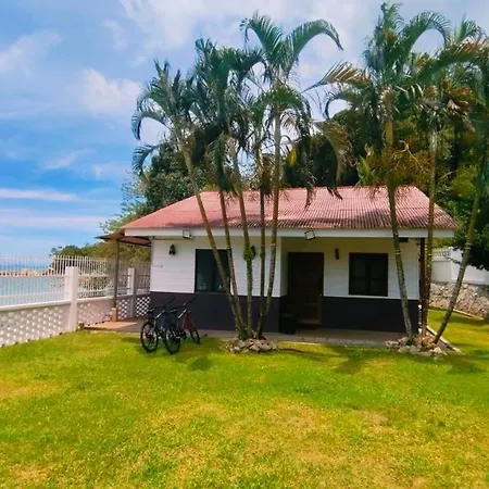 Beach-Front Mini-Chalet - Private Beach Access, Ktv, Seaview Pool, Bbq And Beyond!